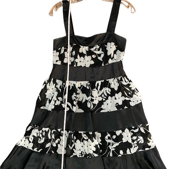 Alyn Paige black white tiered satin & chiffon floral twirl summer sundress s - Picture 5 of 6